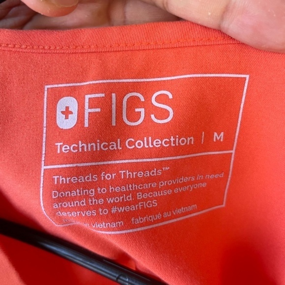 Figs Limited Edition Leon Three-Pocket Scrub Top Sunset Orange - Picture 3 of 5